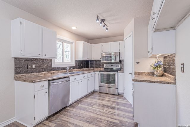 3403 Stoney Country, San Antonio, TX 78247