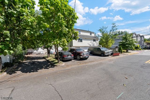 243 Main St, New Milford Boro, NJ 07646