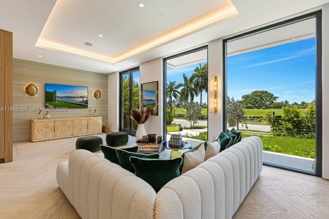 2499 N Meridian Ave, Miami Beach, FL 33140