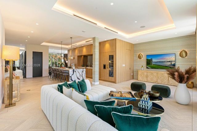 2499 N Meridian Ave, Miami Beach, FL 33140