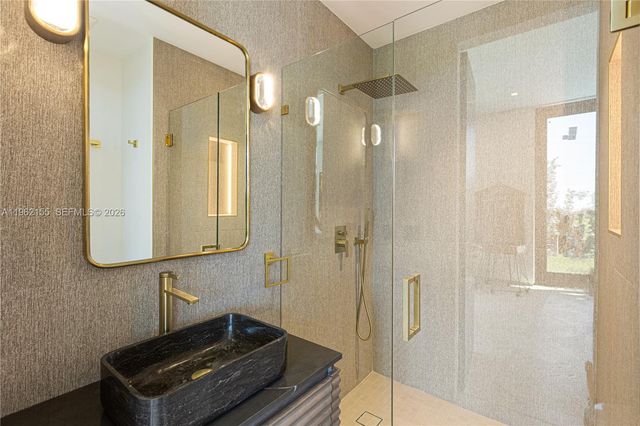 2499 N Meridian Ave, Miami Beach, FL 33140