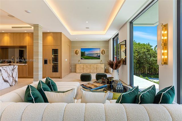 2499 N Meridian Ave, Miami Beach, FL 33140