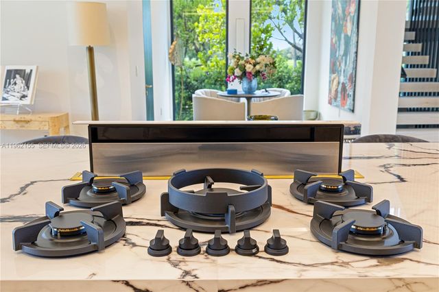 2499 N Meridian Ave, Miami Beach, FL 33140