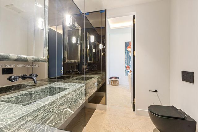 2499 N Meridian Ave, Miami Beach, FL 33140