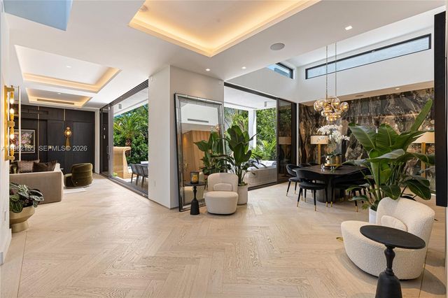 2499 N Meridian Ave, Miami Beach, FL 33140