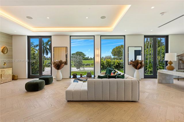 2499 N Meridian Ave, Miami Beach, FL 33140