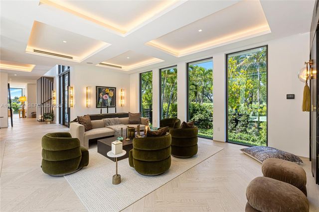 2499 N Meridian Ave, Miami Beach, FL 33140