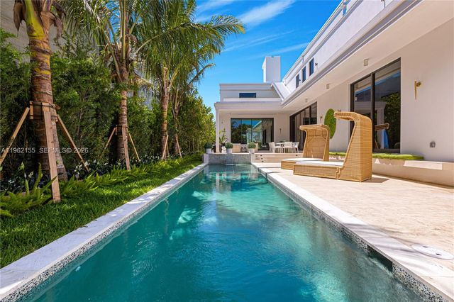 2499 N Meridian Ave, Miami Beach, FL 33140