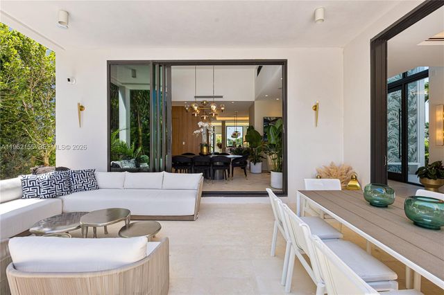 2499 N Meridian Ave, Miami Beach, FL 33140