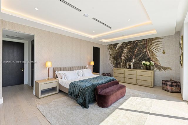 2499 N Meridian Ave, Miami Beach, FL 33140