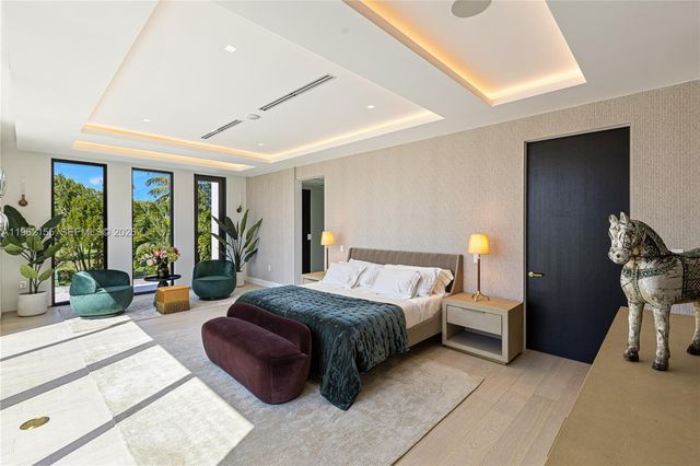 2499 N Meridian Ave, Miami Beach, FL 33140