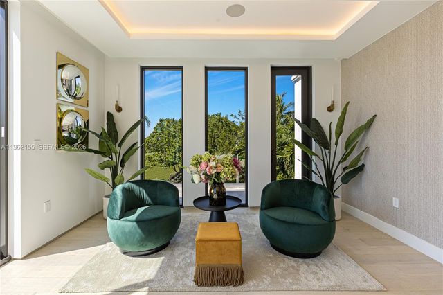 2499 N Meridian Ave, Miami Beach, FL 33140