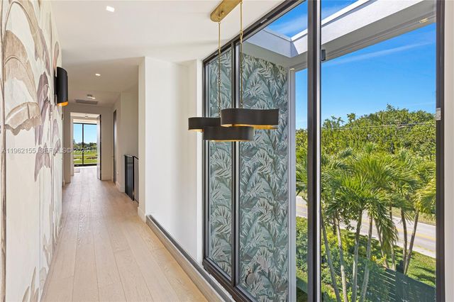 2499 N Meridian Ave, Miami Beach, FL 33140