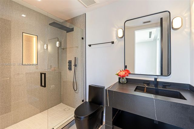 2499 N Meridian Ave, Miami Beach, FL 33140