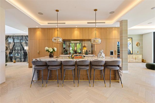 2499 N Meridian Ave, Miami Beach, FL 33140