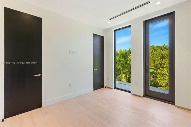 2499 N Meridian Ave, Miami Beach, FL 33140