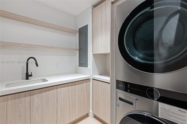 2499 N Meridian Ave, Miami Beach, FL 33140