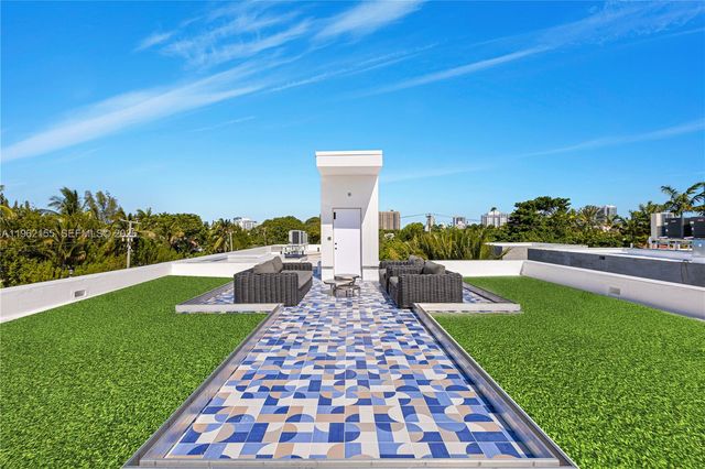 2499 N Meridian Ave, Miami Beach, FL 33140