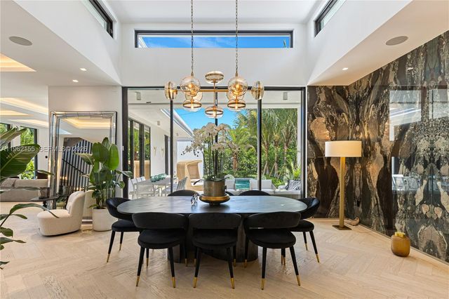 2499 N Meridian Ave, Miami Beach, FL 33140