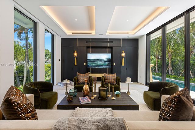 2499 N Meridian Ave, Miami Beach, FL 33140