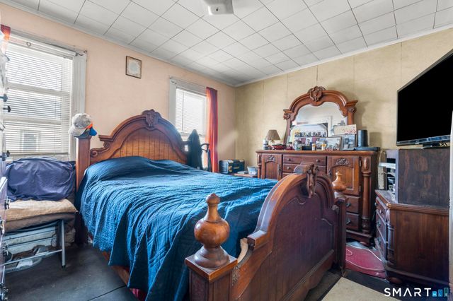 17-19 Rennell Court, Bridgeport, CT 06605