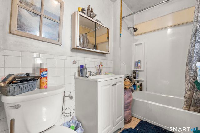 17-19 Rennell Court, Bridgeport, CT 06605