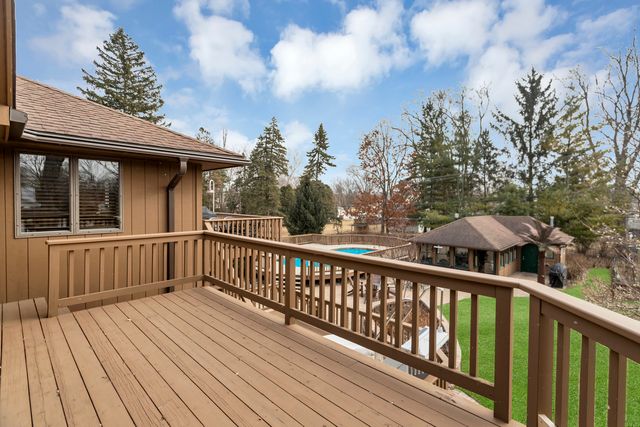 1415 W Hawthorne Street, Arlington Heights, IL 60005