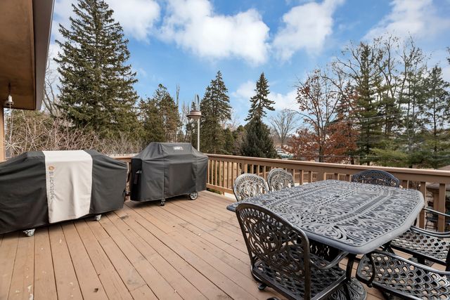 1415 W Hawthorne Street, Arlington Heights, IL 60005