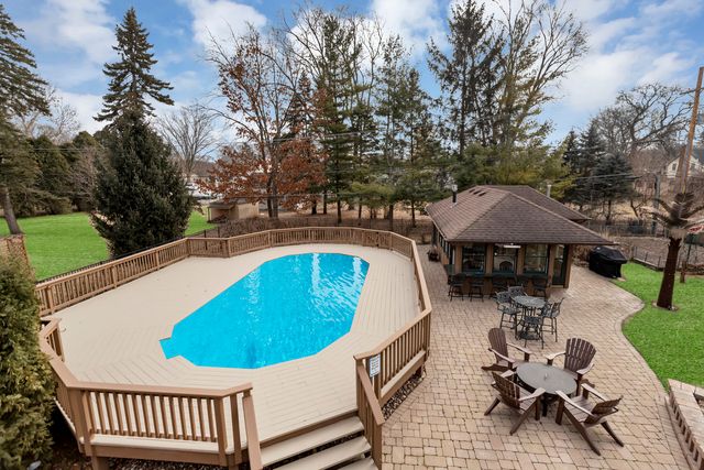 1415 W Hawthorne Street, Arlington Heights, IL 60005