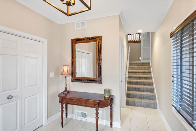 1415 W Hawthorne Street, Arlington Heights, IL 60005