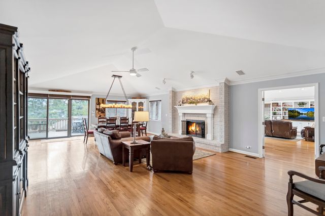 1415 W Hawthorne Street, Arlington Heights, IL 60005