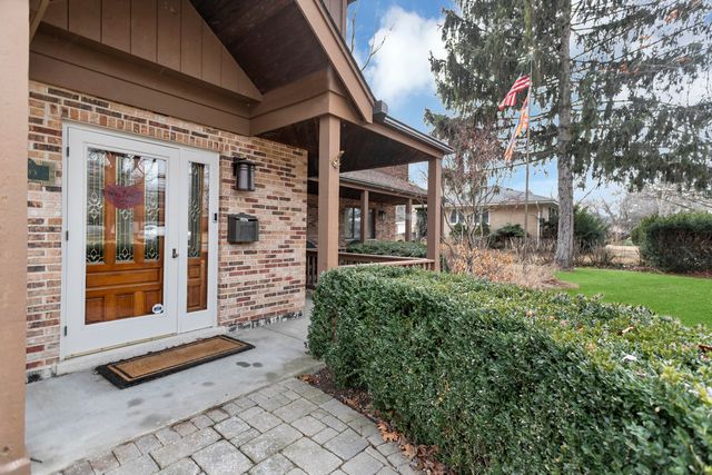 1415 W Hawthorne Street, Arlington Heights, IL 60005