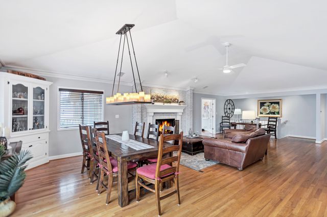 1415 W Hawthorne Street, Arlington Heights, IL 60005