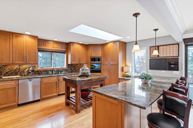 1415 W Hawthorne Street, Arlington Heights, IL 60005