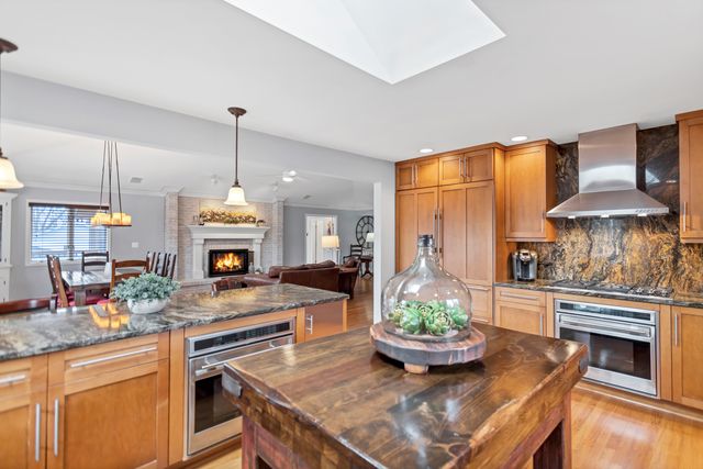 1415 W Hawthorne Street, Arlington Heights, IL 60005