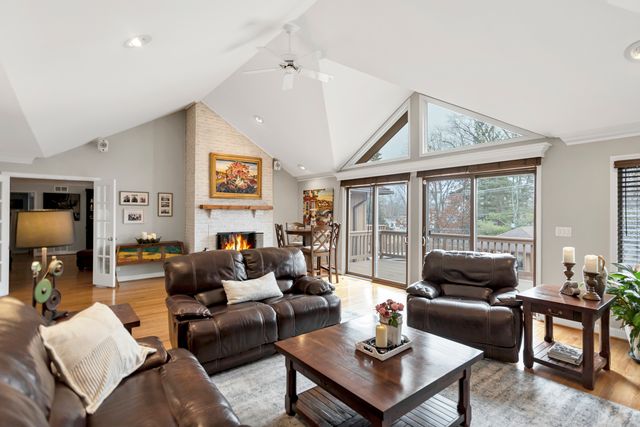 1415 W Hawthorne Street, Arlington Heights, IL 60005