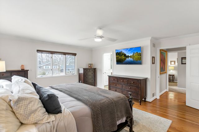 1415 W Hawthorne Street, Arlington Heights, IL 60005