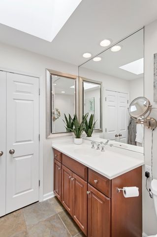 1415 W Hawthorne Street, Arlington Heights, IL 60005