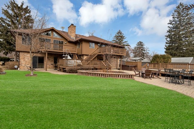 1415 W Hawthorne Street, Arlington Heights, IL 60005