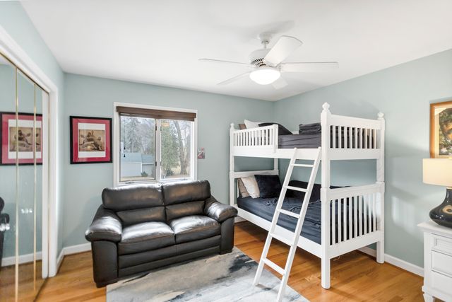 1415 W Hawthorne Street, Arlington Heights, IL 60005