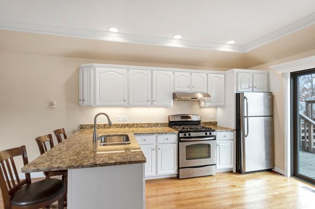 1415 W Hawthorne Street, Arlington Heights, IL 60005