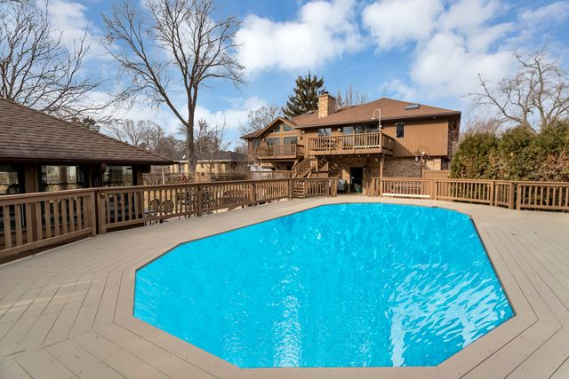 1415 W Hawthorne Street, Arlington Heights, IL 60005
