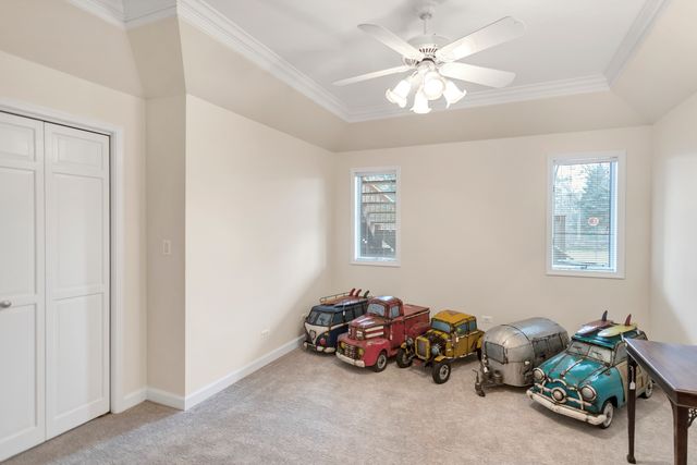 1415 W Hawthorne Street, Arlington Heights, IL 60005