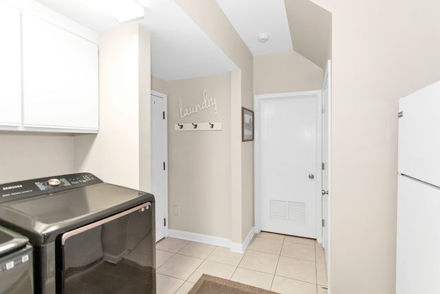 1415 W Hawthorne Street, Arlington Heights, IL 60005