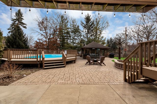 1415 W Hawthorne Street, Arlington Heights, IL 60005