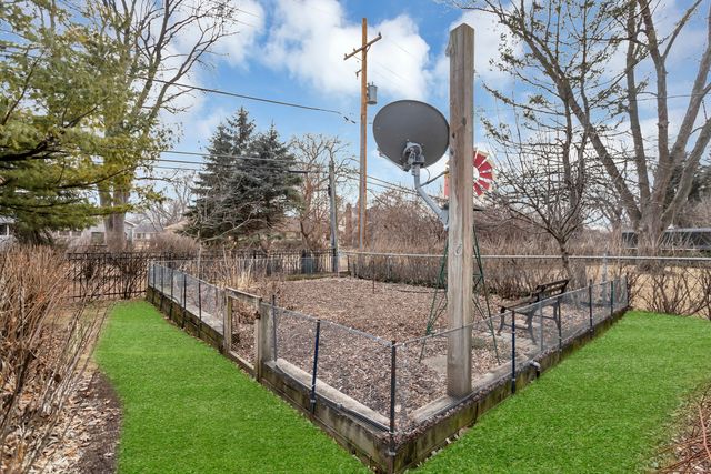 1415 W Hawthorne Street, Arlington Heights, IL 60005