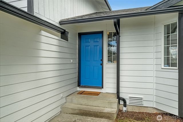 2205 65th Avenue NE, Tacoma, WA 98422