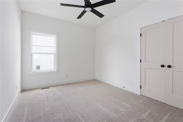 9735 N Lucerne Avenue, Kansas City, MO 64153