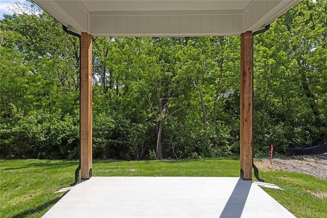 9735 N Lucerne Avenue, Kansas City, MO 64153