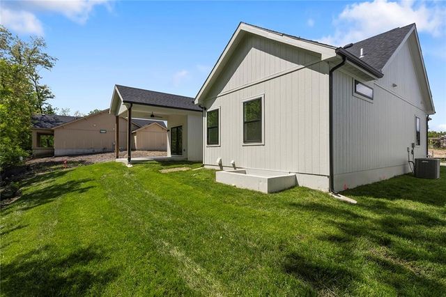 9735 N Lucerne Avenue, Kansas City, MO 64153